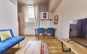 Host & Stay - The Old Courtroom Flat